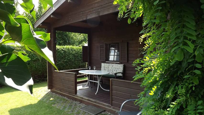 Ferienhaus für 2 Personen, mit Balkon und Terrasse am Fleesensee