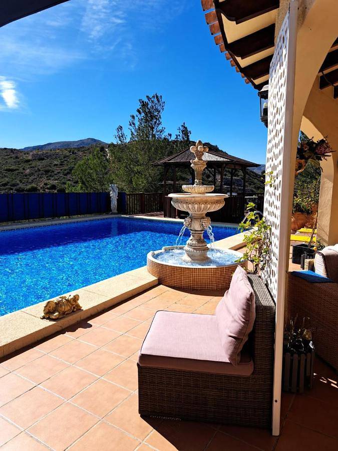 Casa rural para 6 personas, con Balcón y Jacuzzi además de Terraza y Jardín en Pego - 2