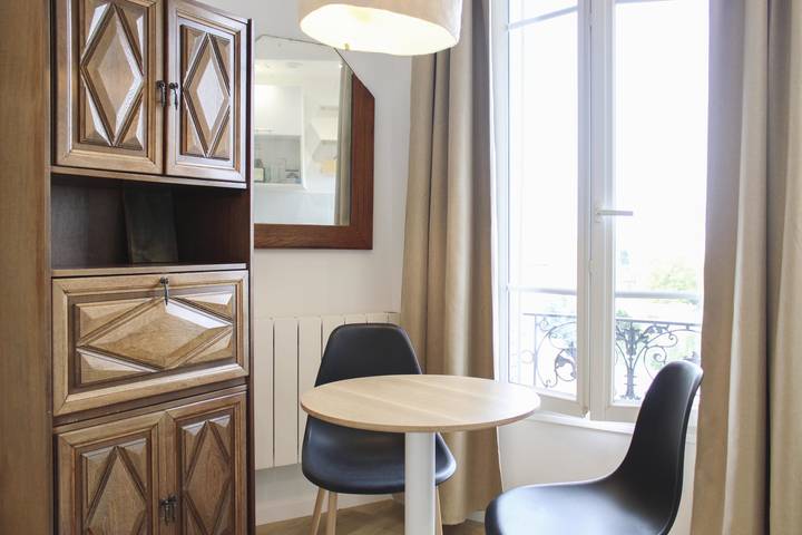Ganzes Studio, Cozy Studio with Unobstructed Views Near Paris in Montreuil, Seine-Saint-Denis