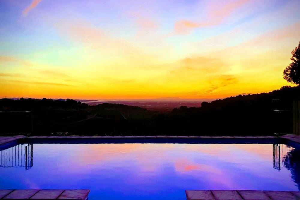 Modern villa with large private pool & far reaching sea views Catadau, Valencia in Catadau, Valencia Province