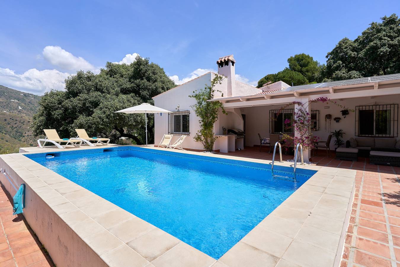 Maison de campagne 'Casa Mañana' avec vue sur la montagne, piscine privée et climatisation in Torrox, Cordillera Penibética