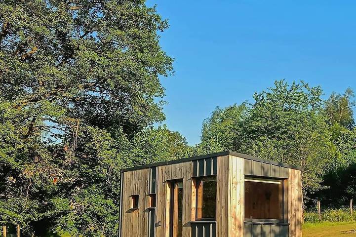 Gîte pour 3 personnes, avec jardin à Uzemain