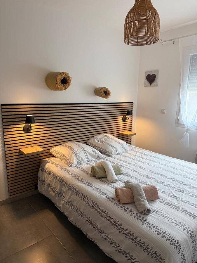 Location de vacances pour 4 personnes, avec jardin ainsi que piscine et vue à Vogüé - 3
