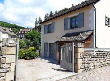 Gîte pour 6 personnes, avec jardin et terrasse à La Canourgue