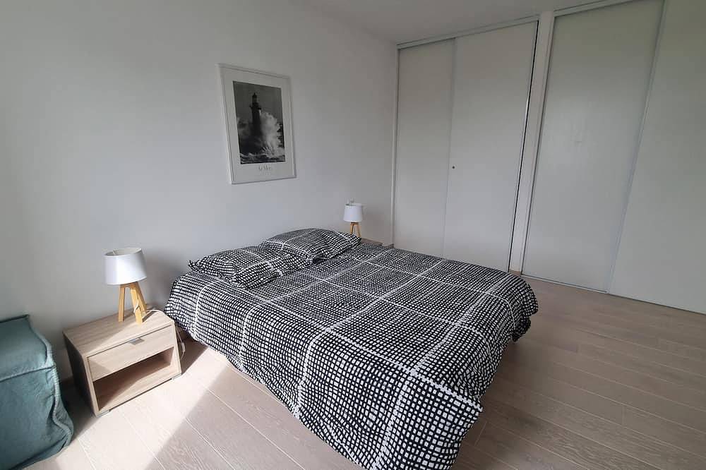 Breton house in the heart of the village, 50 m from the port and beach in Lesconil, Plobannalec-Lesconil