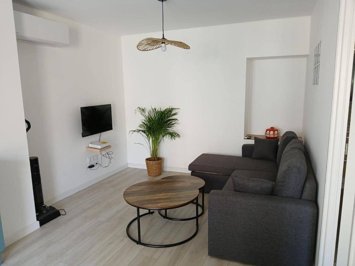 Appartement entier, L exotique in Marlieux, Région de Bourg-en-Bresse