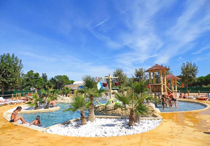 Camping pour 4 personnes, avec bassin pour enfant