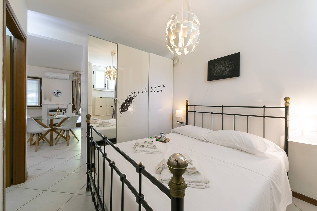 Ganze Wohnung, Suite Perla Salò Terrace 100m from Lake in Salò, Gardasee-Berge