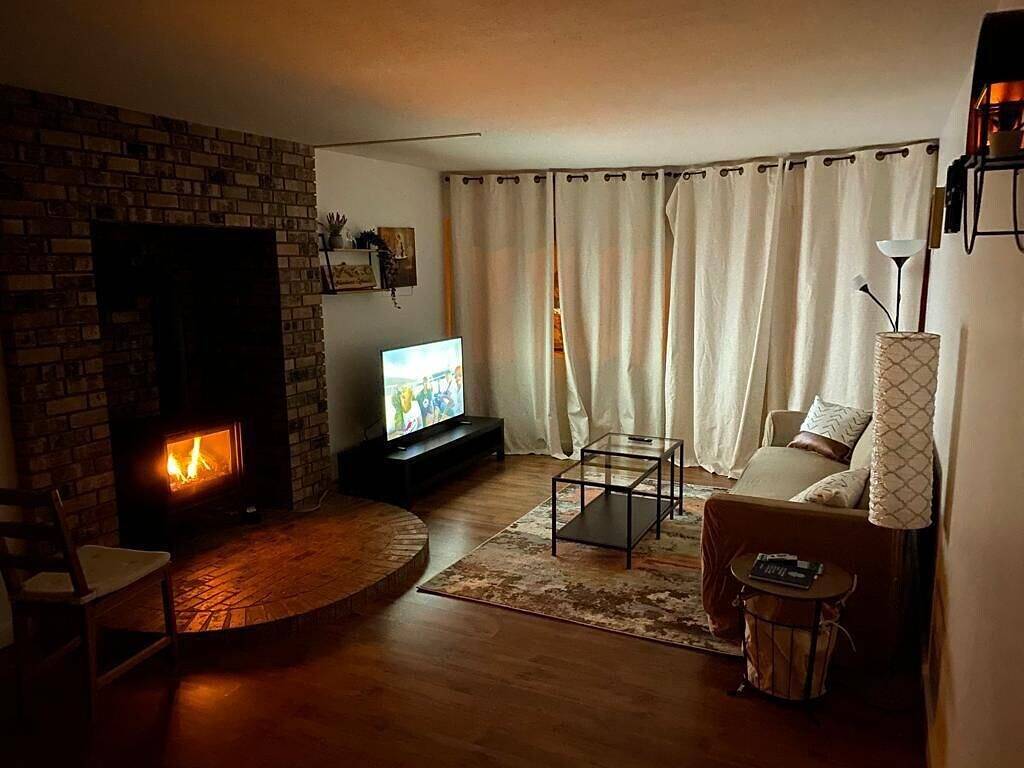 Spacious self contained one bedroom suite near departure bay beach in Nanaimo, Regional District of Nanaimo