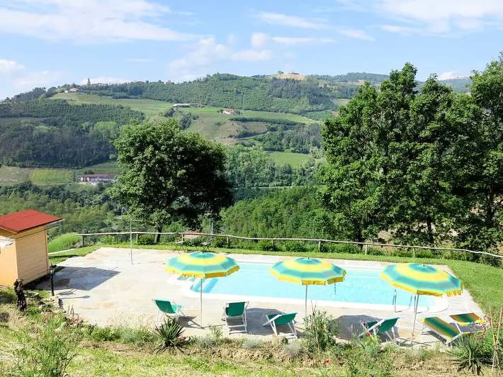 Villa per 16 persone, con giardino e piscina in Langhe
