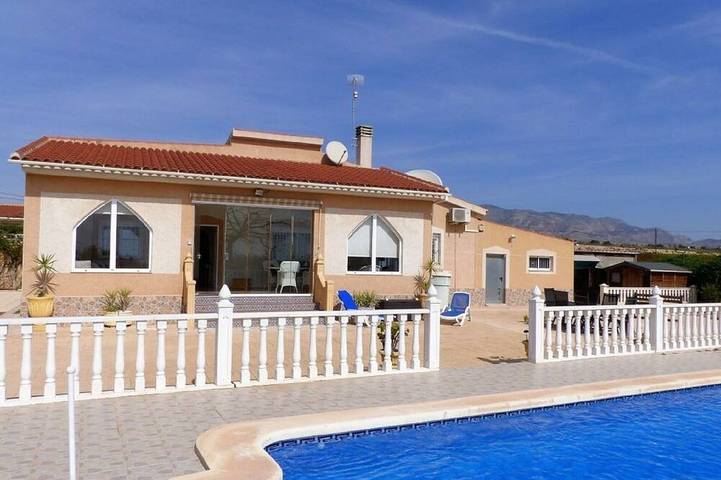 Ferienhaus für 8 Personen, mit Terrasse und Garten