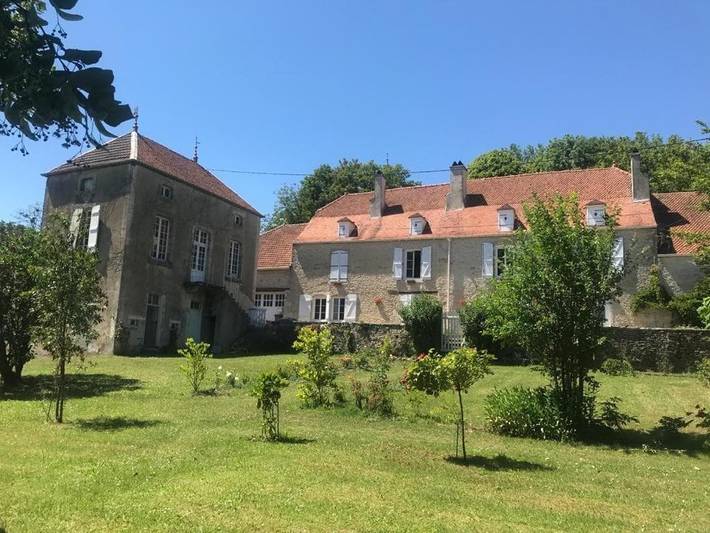 Chambre d’hôte pour 3 personnes, avec vue et jardin dans Chassigny