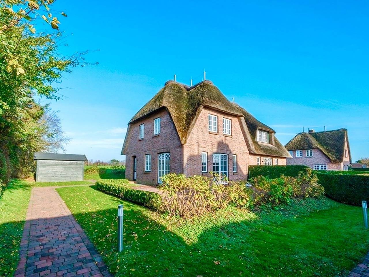 Seesucht Föhr - Reethaushälfte mit Terrasse, Garten & Sauna - Seesucht-Föhr - Moderne Reet-Haushälfte mit Sauna in Utersum, Föhr