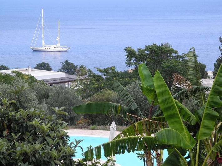 Location de vacances pour 2 personnes, avec piscine ainsi que jardin et vue à Santa Marina Salina - 2