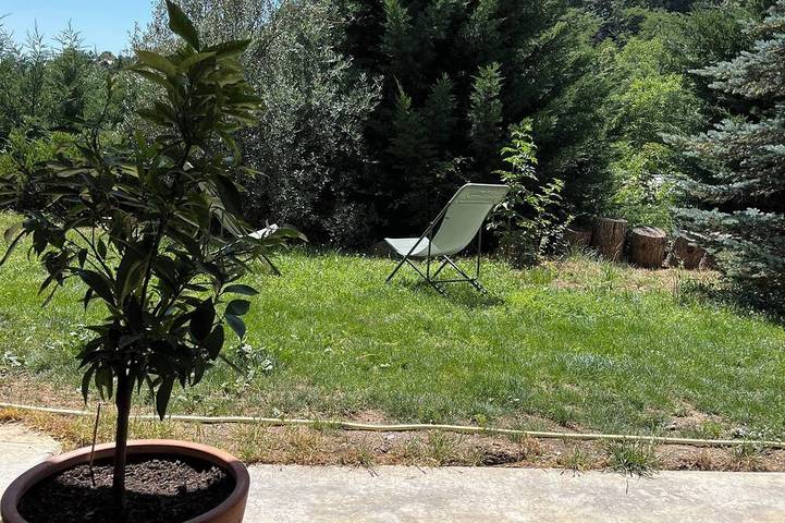 Appartement entier, T2 avec jardin privatif, parking sécurisé et cadre paisible proche centre-ville in Gap, Région de Gap