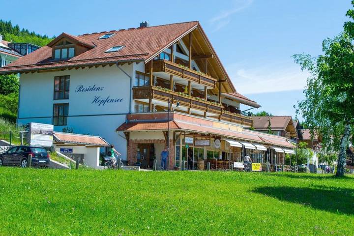 Location de vacances pour 4 personnes, avec vue sur le lac ainsi que vue et terrasse à Hopfen am See - 4