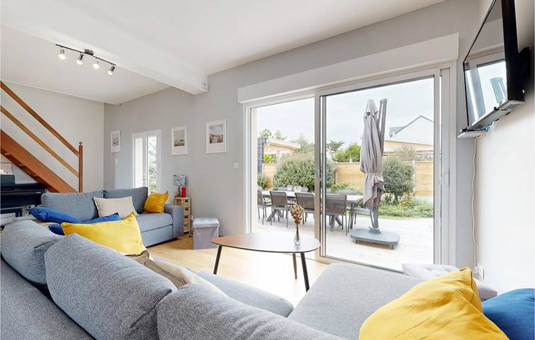 Location de vacances pour 13 personnes, avec terrasse ainsi que jardin et jacuzzi à Saint-Germain-sur-Ay - 3