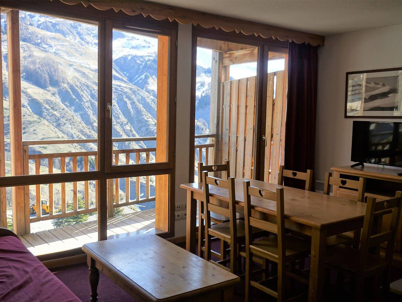 Entire apartment, 3-Room Apartment for 6 in Quality Residence, Close to Shops and Slopes, Free Wifi, Pets Allowed in Orcières, Écrins National Park