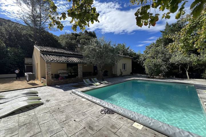 Location de vacances pour 10 personnes, avec jardin à Saint-Jean-du-Pin