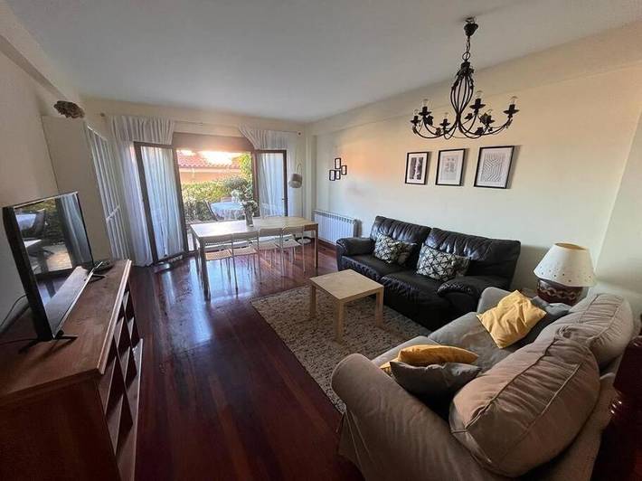 Casa de vacaciones para 8 personas, con vistas y terraza además de piscina y jardín en Comillas