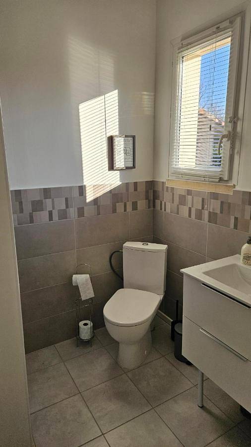 Double Room with Private Bathroom in Lalbenque, Quercy