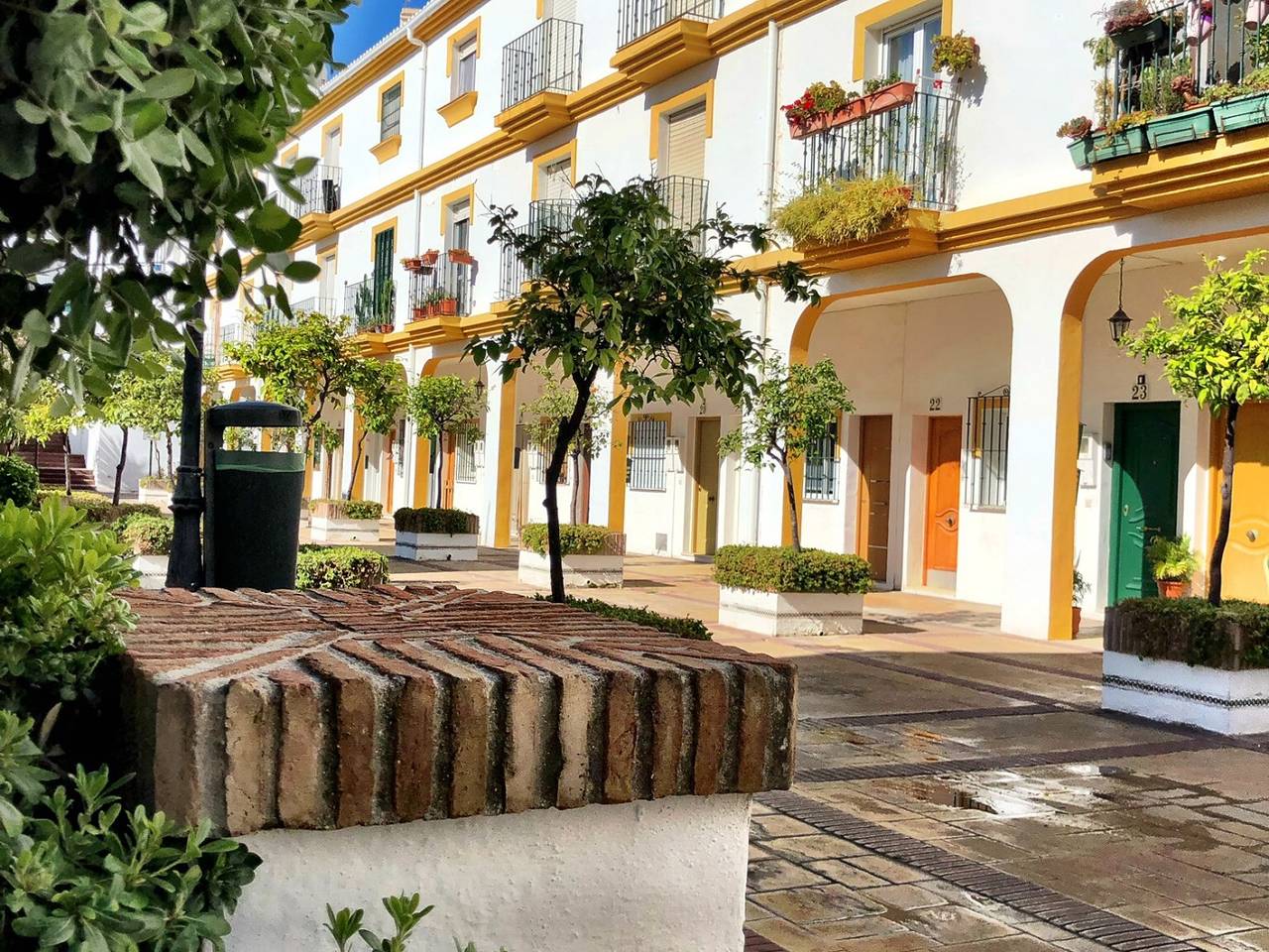 Entire holiday apartment, Casa Giuliani perfect place to stay by the beach in Playa El Bajondillo, Torremolinos