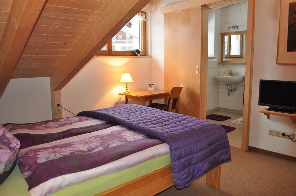 Ganze Ferienwohnung, Doppelzimmer "Lila" ohne Küche in Bad Oberdorf, Bad Hindelang
