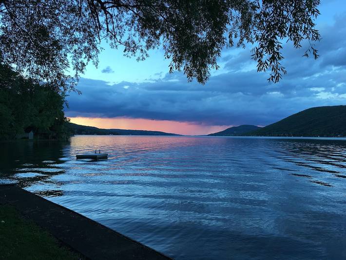 Vacation rental for 4 people, with hot tub and yard, with pets in Finger Lakes