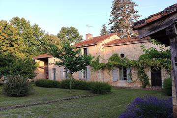 Location de vacances pour 8 personnes, avec jardin dans Aunac-sur-Charente