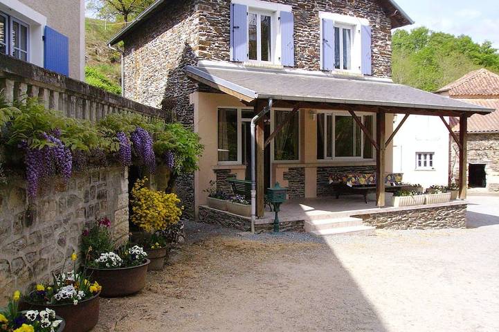 Gîte pour 7 personnes, avec jardin ainsi que terrasse et jacuzzi à Saint-Romain-et-Saint-Clément
