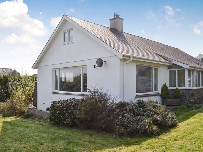 Holiday home for 9 people, with garden, with pets in Criccieth