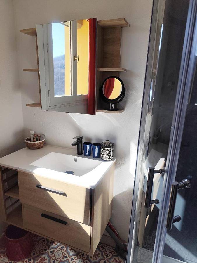 Location de vacances pour 2 personnes, avec jardin ainsi que vue et terrasse, animaux acceptés à Serralongue - 3