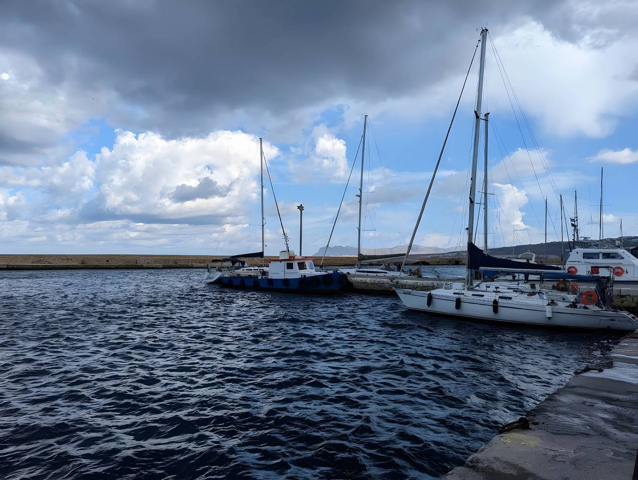 Room 'Porto Chania B2' with Shared Garden, Wi-Fi and Air Conditioning in Splantzia, Chania region