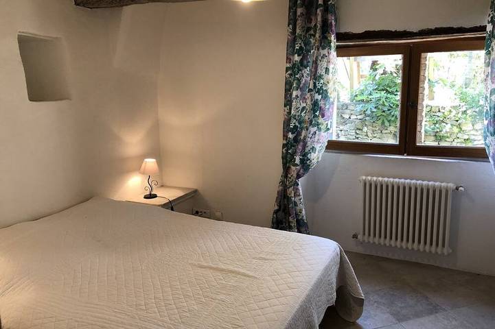 Location de vacances pour 4 personnes, avec piscine ainsi que terrasse et jardin à Ongles - 4