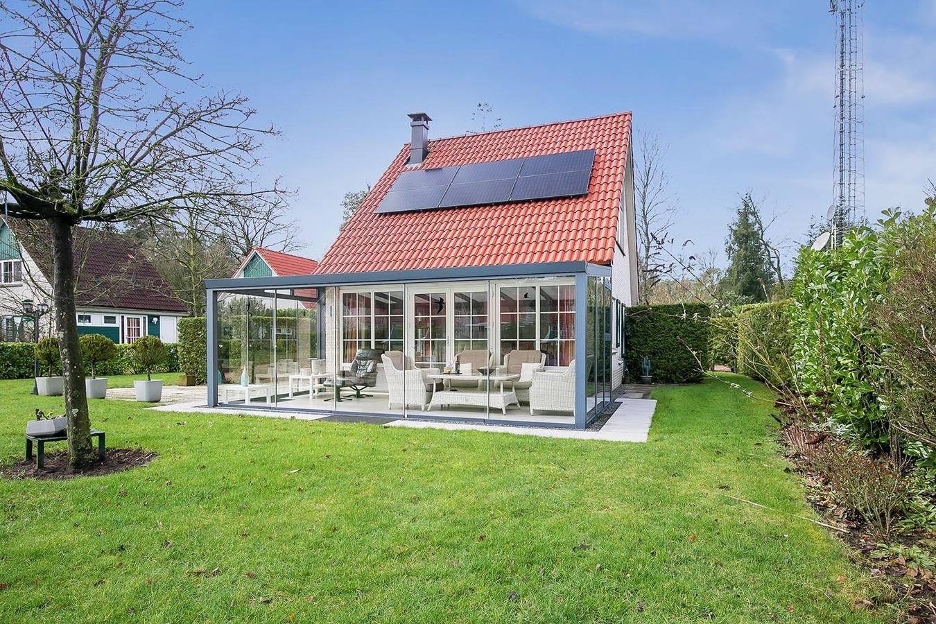 Vakantiepark Hellendoorn — Bungalow mit luxuriösem Gartenzimmer und Blick auf den Spielteich - 5 Personen in Hellendoorn, Sallandse Heuvelrug