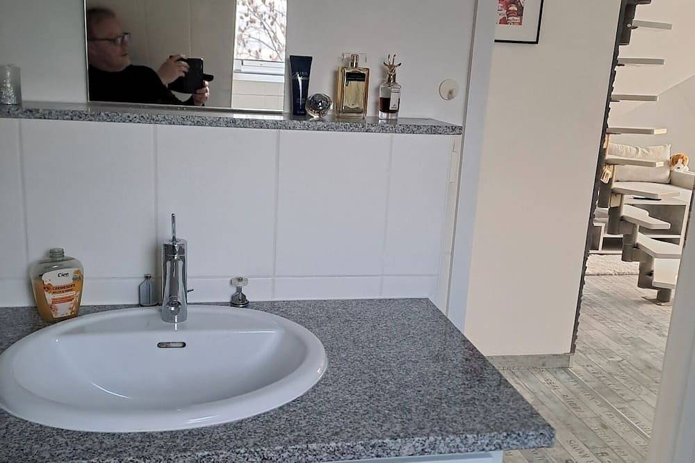 Ganze Wohnung, Traumhafte Ferienwohnung mit Blick über Dresden. in Bannewitz, Osterzgebirge