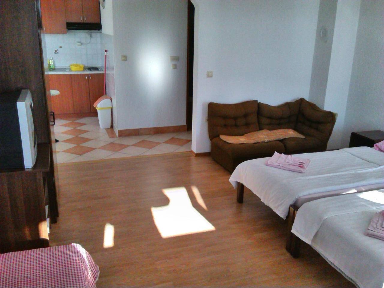Ganze Ferienwohnung, Studio mit Terrasse in Povile, Primorje-Gorski Kotar