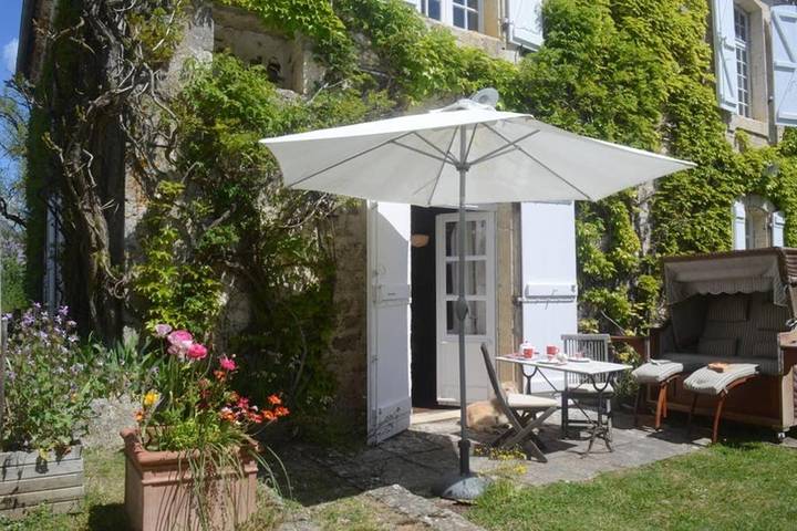 Appartement de vacances pour 2 personnes, avec piscine et jardin, animaux acceptés