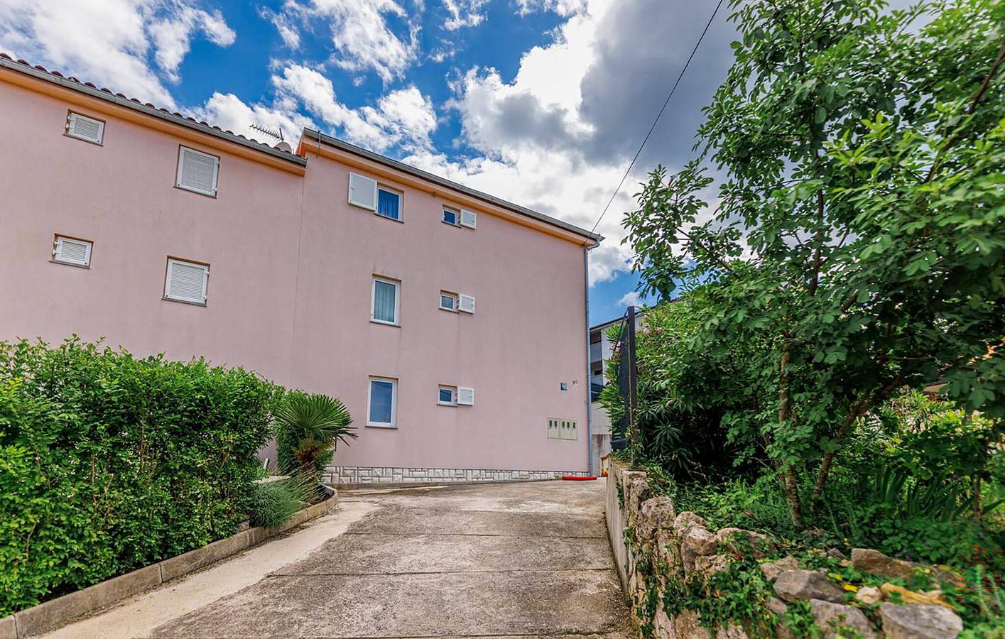 Ganze Ferienwohnung, Gemütliche Ferienwohnung mit Terrasse, 300 m zur Küste und zu Restaurants in Soline, Krk
