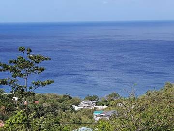 Gîte pour 2 personnes, avec vue ainsi que jardin et piscine à Bouillante