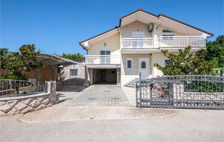 Charmantes Apartment mit 2 Schlafzimmern, Pool, Terrasse und Annehmlichkeiten in Imotski, Makarska Riviera