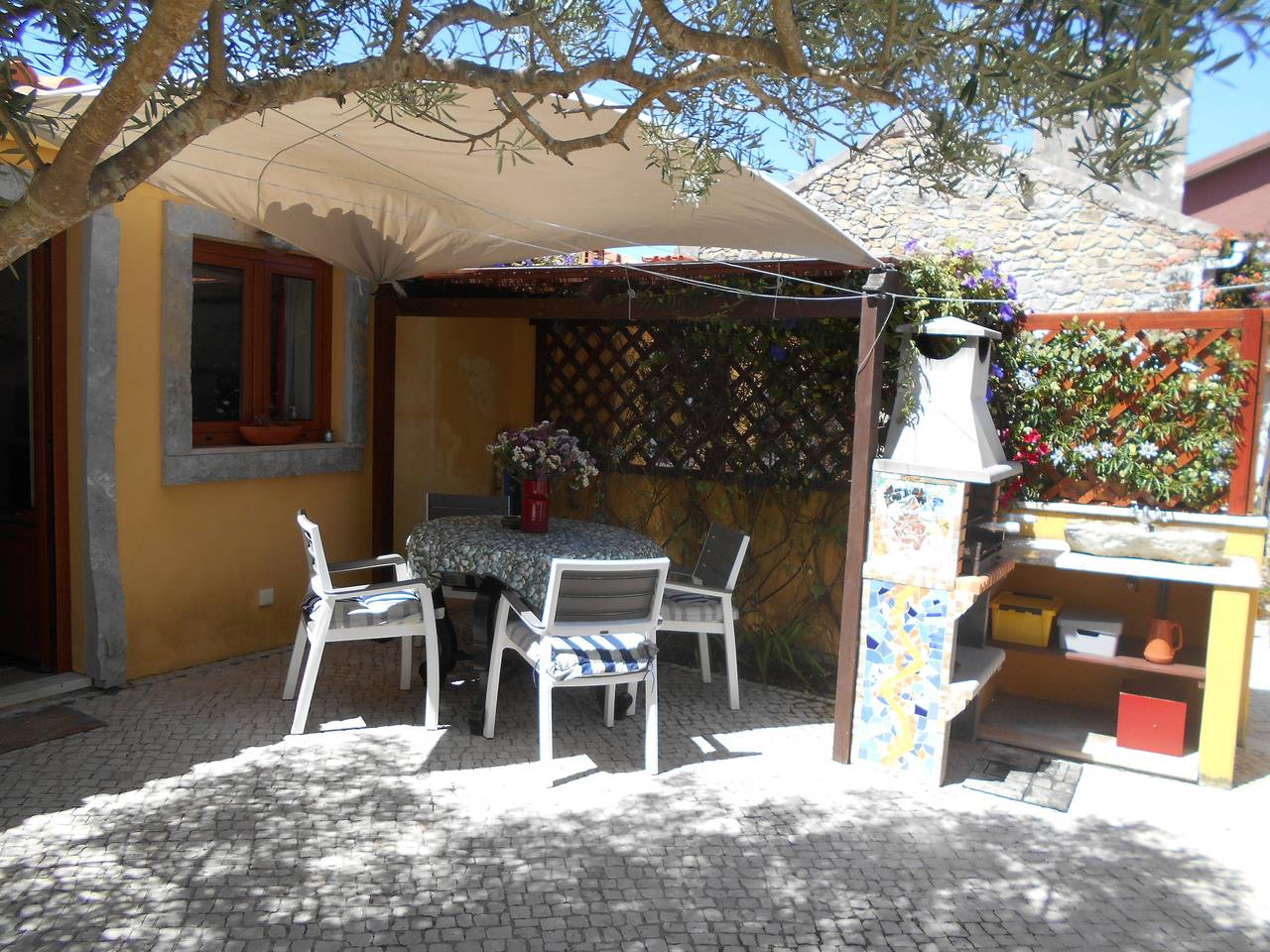 Charmantes Ferienhaus mit 2 Schlafzimmern in einem Küstendorf in Salir do Porto, Tornada e Salir do Porto