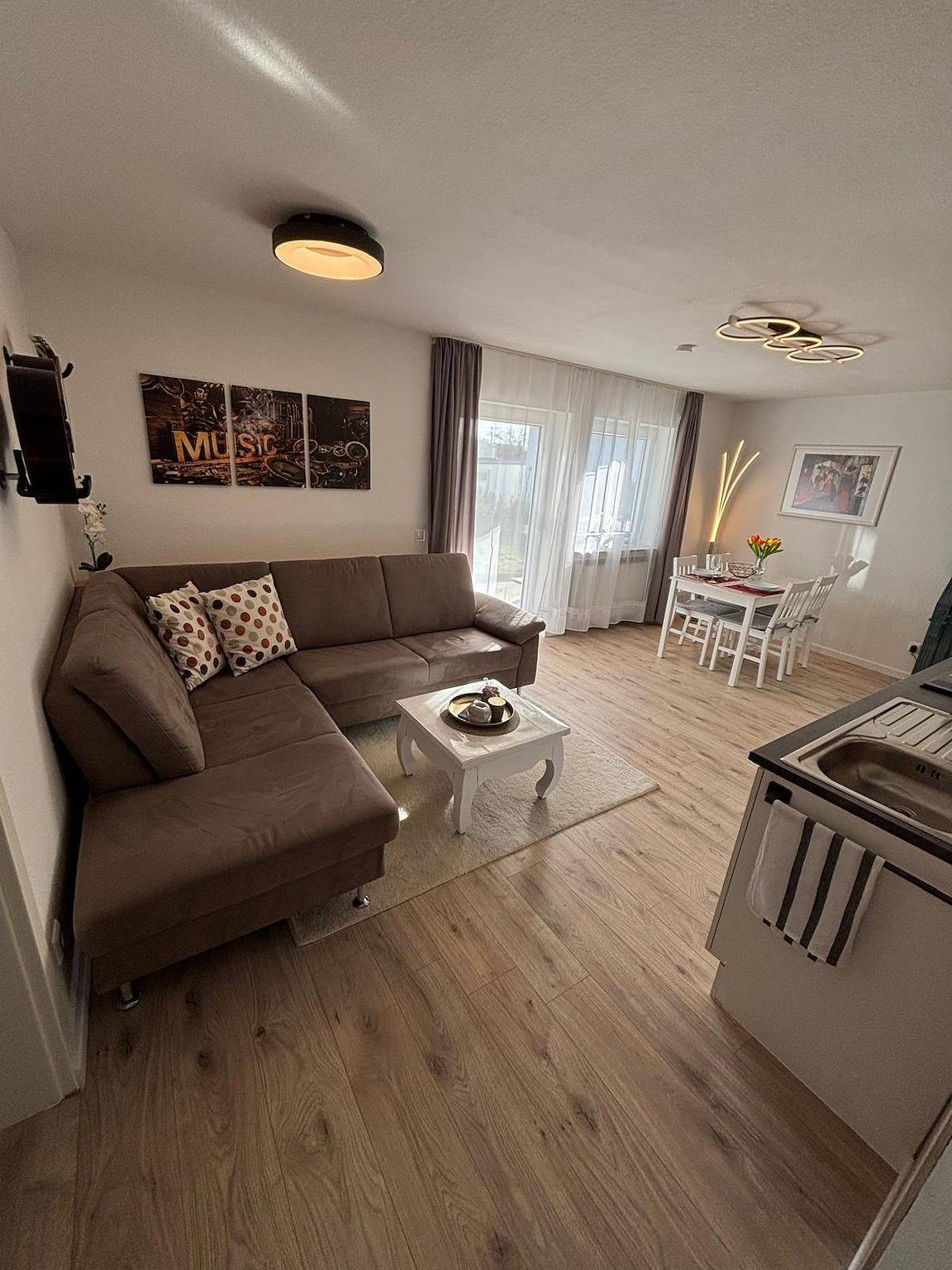 Ganze Ferienwohnung, Apartment Simone - Apartment 45qm, 1 Schlafzimmer, max. 3 Erwachsene und ein Kleinkind in Hüttlingen, Schwäbische Ostalb