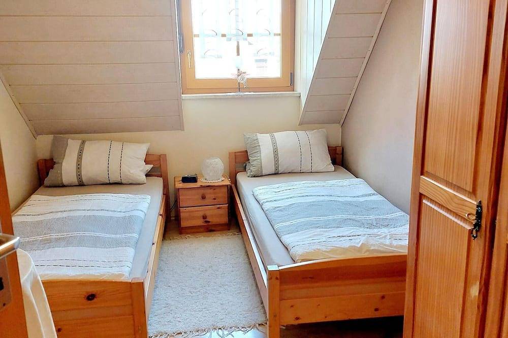 Ganze Wohnung, Ferienwohnung für 5 Personen mit Balkon in Moosbach, Naturpark Nördlicher Oberpfälzer Wald