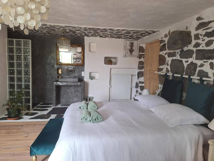 Location de vacances pour 2 personnes, avec vue ainsi que terrasse et jardin à Yssingeaux - 4