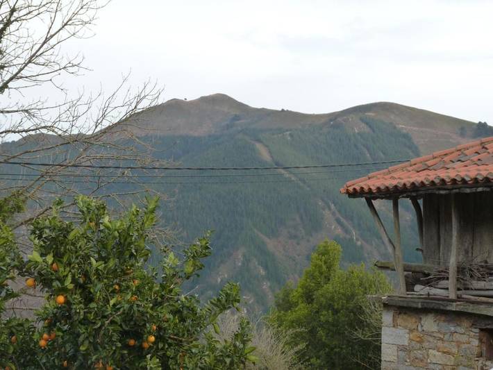 Casa rural para 11 personas, con Balcón y Terraza además de Jardín y Piscina en Belmonte de Miranda - 4