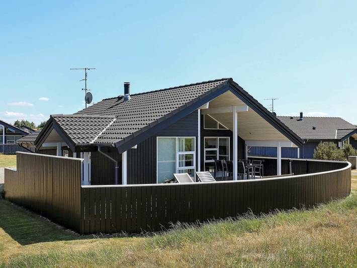Ferieudlejning for 6 personer, med jacuzzi og sauna samt terrasse, børnevenlig i Ringkøbing