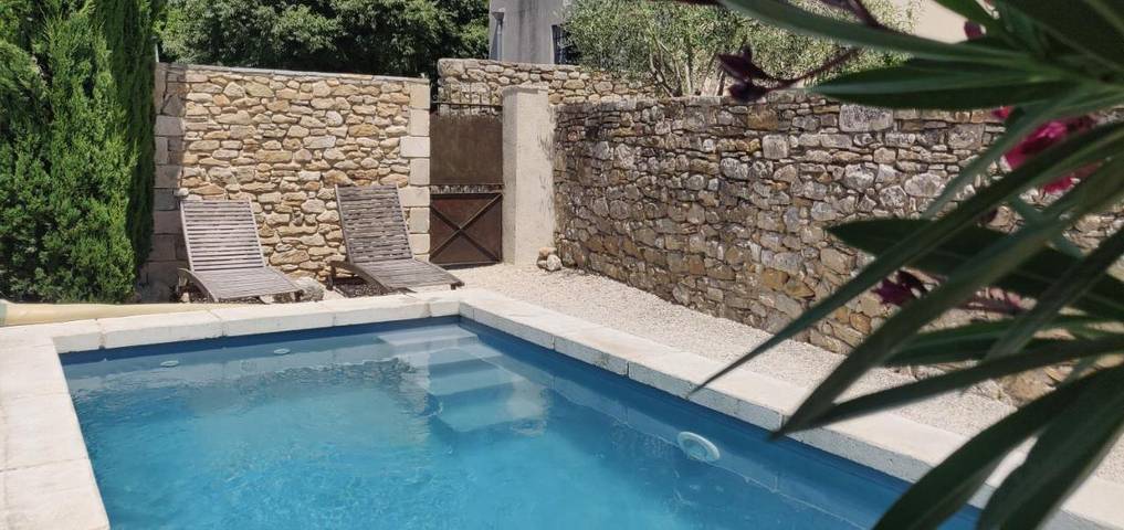 Location de vacances pour 8 personnes, avec piscine ainsi que vue et jardin à Cornillon - 3