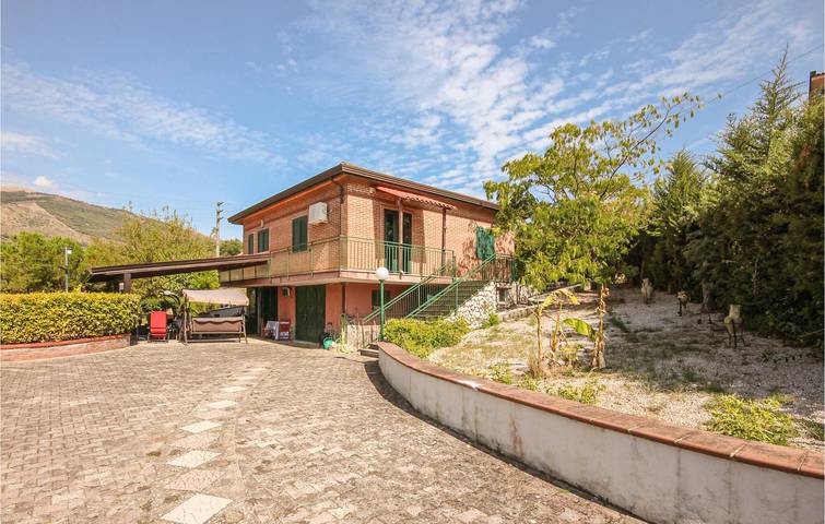 Ferienhaus für 8 Personen, mit Garten und Pool sowie Terrasse