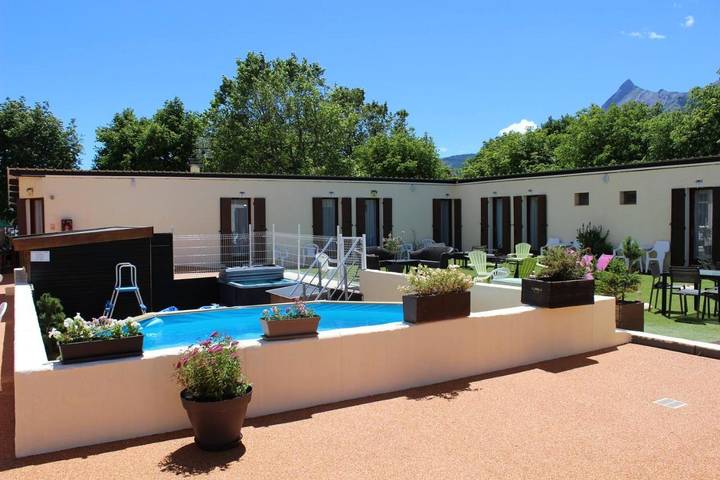 Hôtel pour 3 personnes, avec piscine et sauna ainsi que terrasse et vue à Saint-Bonnet-en-Champsaur - 3